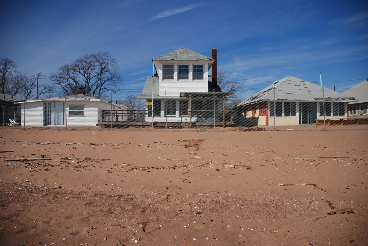 KensingerNathan's tweet image. New Dorp Beach, 2011. Digging into my archives for a new @nyc_h2o walk, exploring the layers of demolished history on Staten Island's waterfront. Remnants from an abandoned hospital, bulldozed bungalows, and de-mapped streets can still be found today. eventbrite.com/e/cedar-grove-…