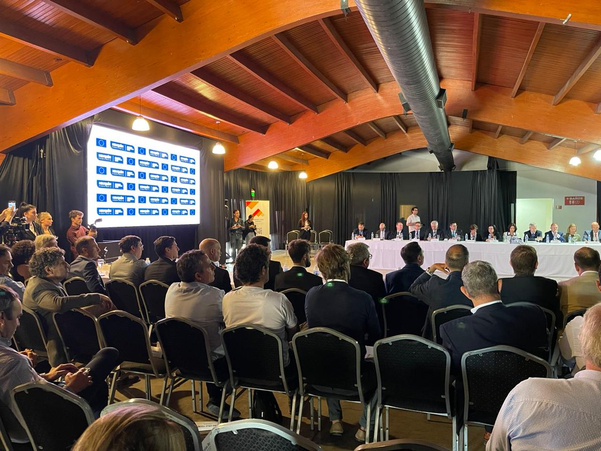 ecydense's tweet photo. #EspacioDuam #LaSede en la que embajadores y diplomáticos de países que integran la Unión Europea (UE), comparten agenda y se reúnen con empresarios neuquinos, con foco en Vaca Muerta. https://t.co/r6rKZlN7N2
