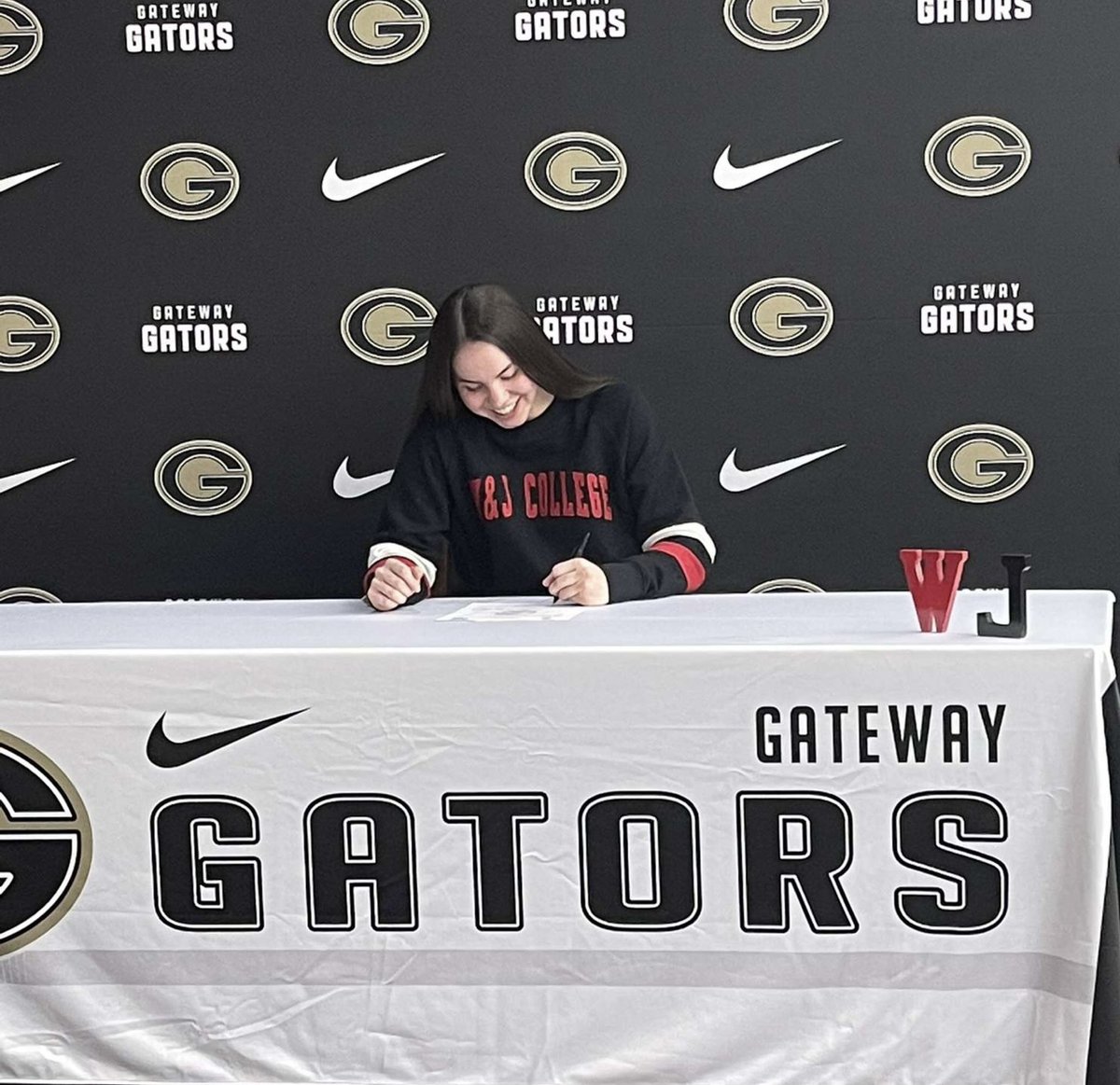 GradoMarina's tweet photo. Looking forward to my next chapter with WJ wbb! Thank you to my coaches, teammates, and family for getting me to this point. Thank you Coach Jina, Jody, and Lex for this opportunity ❤️🖤
@GatewayGatorsAD @WJ_WBB @WPABruinsAAU https://t.co/b1PqYPuJ1B