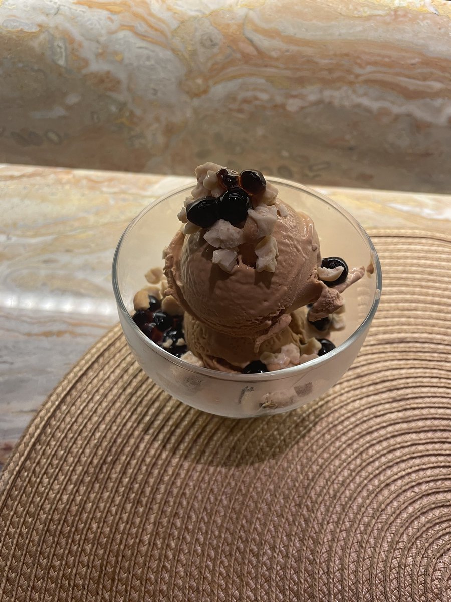 Before they ruin Twitter for good, the fastest finger first for <a href="/eatnaru/">Naru Noodle Bar</a> is absolutely worth it. Thank you <a href="/kkavann/">Kavan Kuttappa</a>. Such a lovely experience♥️

In order: Tokyo Style Shoyu, Tonkotsu, Sake and Milk Tea Icecream with Boba and Peanut brittle