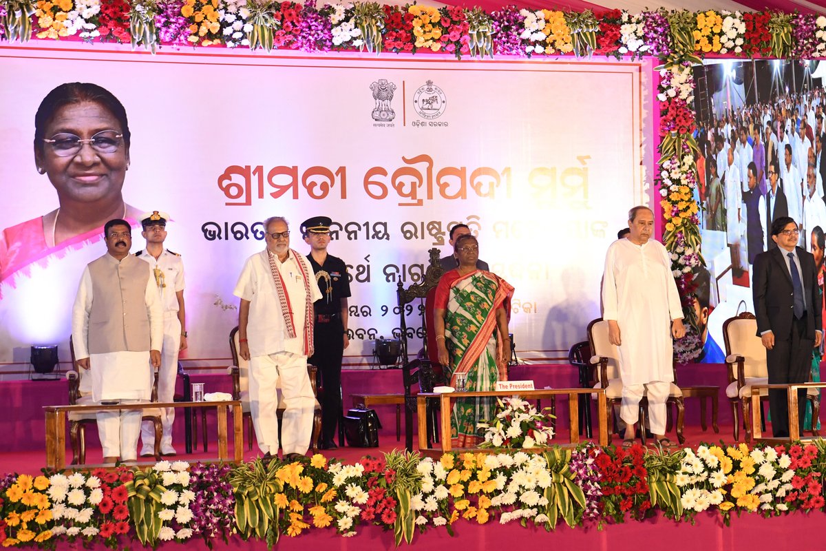 rashtrapatibhvn's tweet photo. President Droupadi Murmu attended a civic reception hosted in her honour by the Government of Odisha at Raj Bhavan. The President said ‘As a daughter of Odisha, I dream of a developed, peaceful and prosperous Odisha’. 

Details: https://t.co/ruSSLBGaOw https://t.co/pMc1ZGLsDW