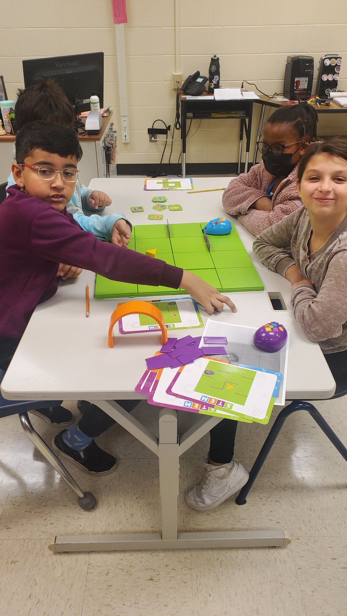 Scout_161's tweet image. Trail students are collaborating with #CodeandGo Robot Mice to help them get through different mazes and get the cheese! #ScoutsTrailblazers