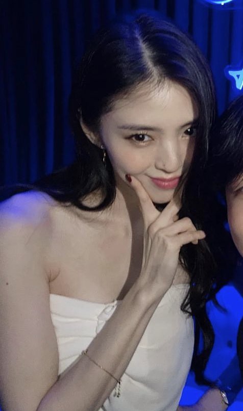 soheejpeg's tweet photo. #HANSOHEE #한소희: 브이✌🏻 https://t.co/vjhjhIQWeb