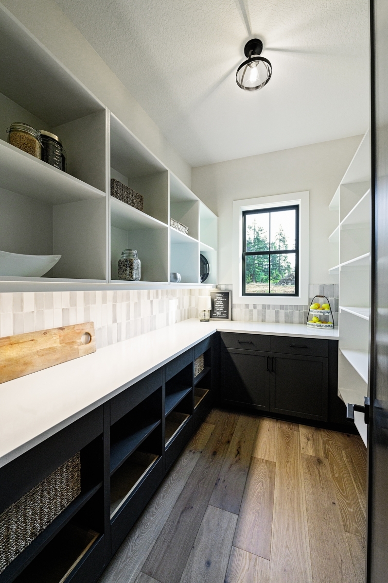 RenaissanceHome's tweet photo. A #prepkitchen is quite different from a #butlerspantry, but when combined and concealed behind the main #kitchen, you have an entertainer's #dream! 😍 

You can find this amazing #layout in our Blue Meadow Lane home, open this weekend.😉   
https://t.co/1csj0bEjqj https://t.co/znFPwMnMbl