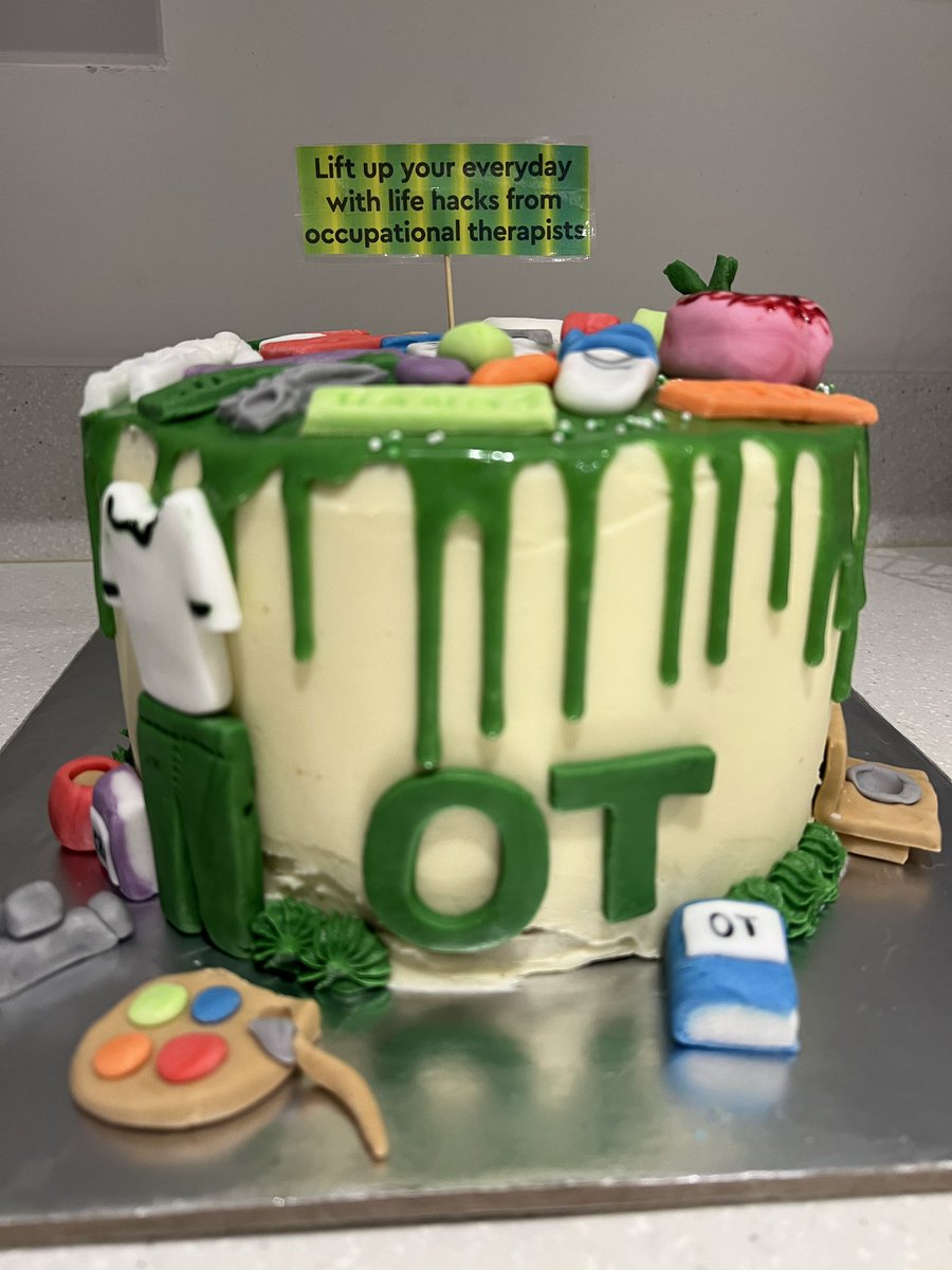 This years OT Week cake! Bonus points for people who can guess the equipment! 🧠🤲🏻🌟💚 #OTcake #OTWeek22 #OTLifeHack #Liftupyoureveryday #OTbaking @theRCOT