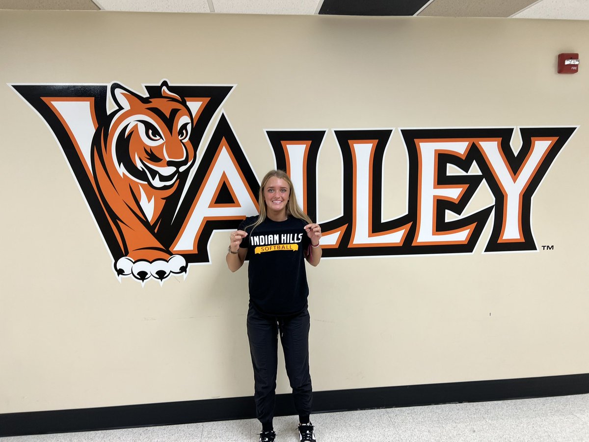 vhstigers's tweet photo. Congratulations to @jylianwilliams signing with Indian Hills CC to play softball @VHSTigerSB https://t.co/J2ZsNyxxAU