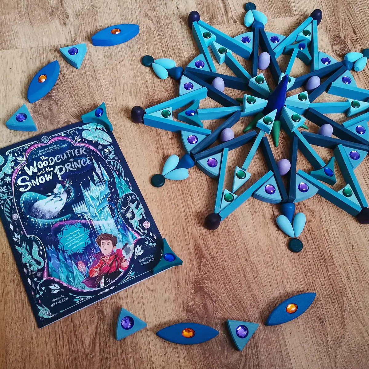 ☃️I’ve had a lovely evening with the <a href="/babipur/">Babi Pur</a> Facebook group tonight hearing about how they’ve been using The Woodcutter and the Snow Prince with their children - such lovely conversations and inspiring play!☃️<a href="/OwletPress/">Owlet Press</a> <a href="/Ortu_Ilustrador/">DavideOrtuilustrador</a>