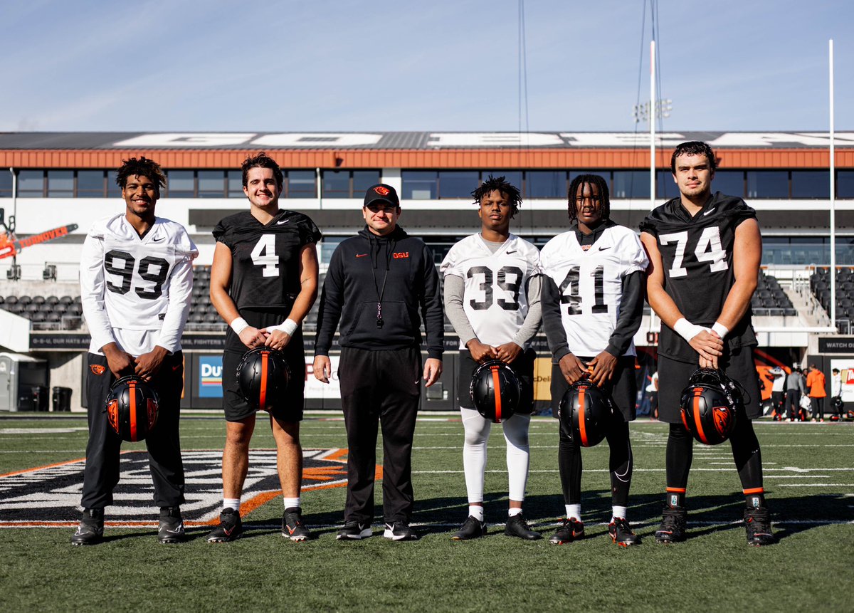 Coach_Smith's tweet photo. Scout Team Players of the Week! These guys brought terrific energy and attention to detail all week while preparing us for Cal! https://t.co/hDi8vyEB2S