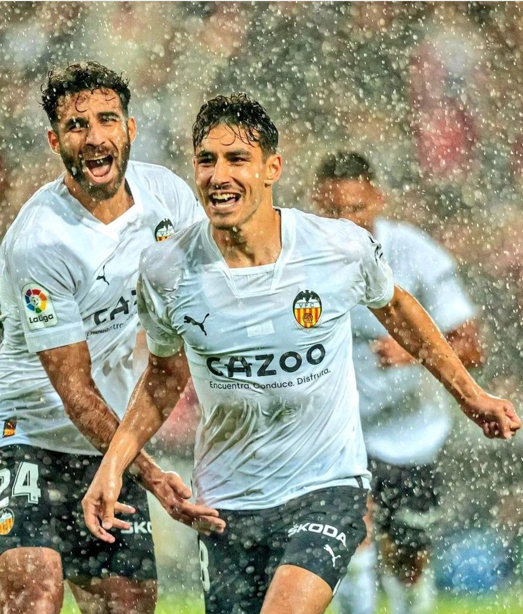 La foto del partido. Desconocemos el autoe. Que noa disculpe. Amunt 💙❤️💛