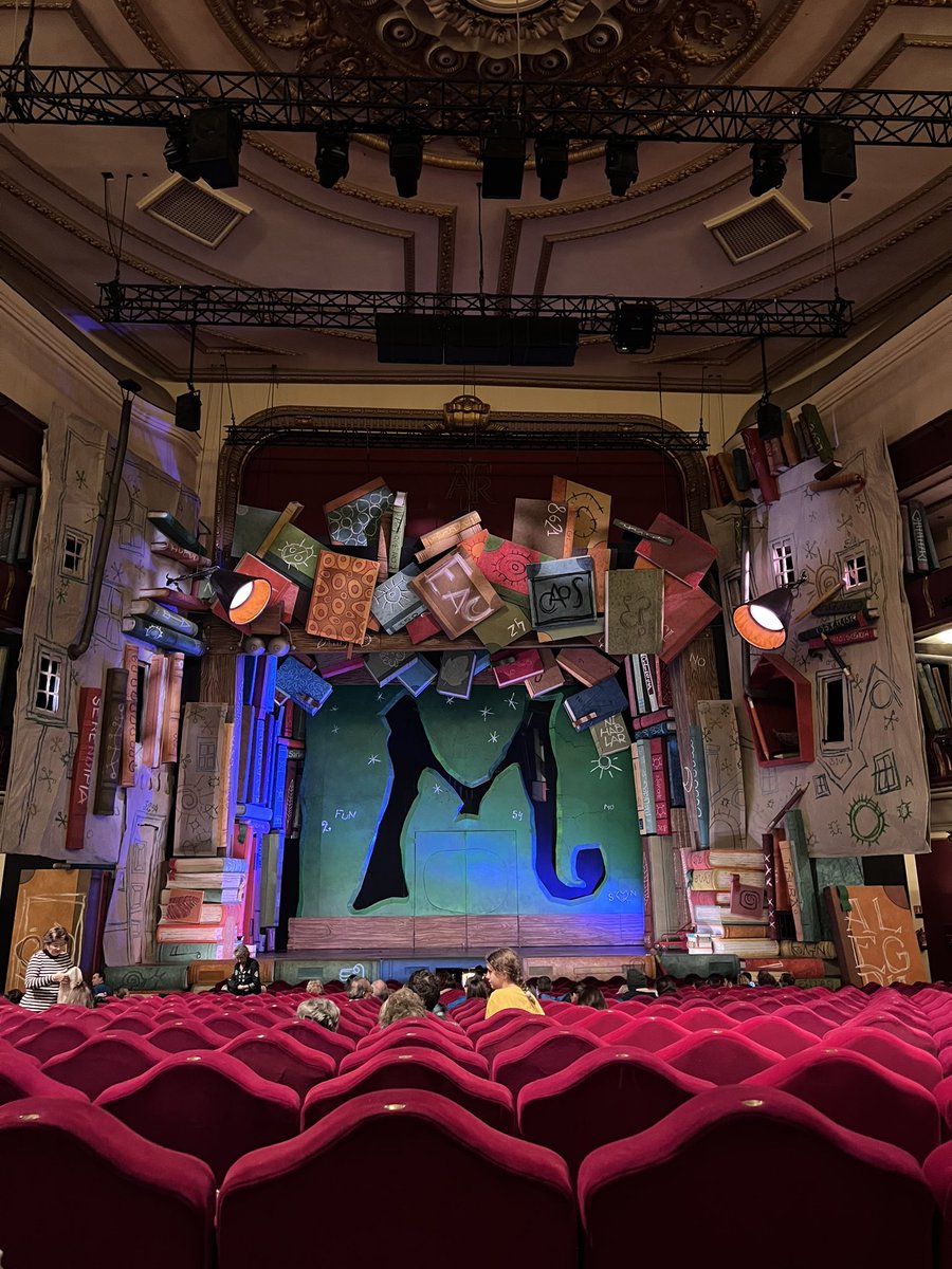 Teared up when I saw it live last Thursday 🥹 

Matilda When I Grow Up youtu.be/GDRDlgpDxHs