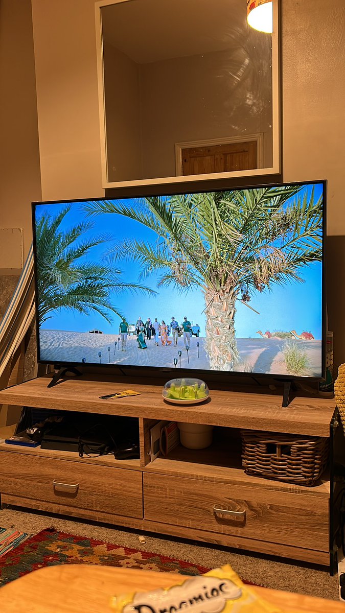 Everyone needs to watch Dubai bling <a href="/netflix/">Netflix</a>