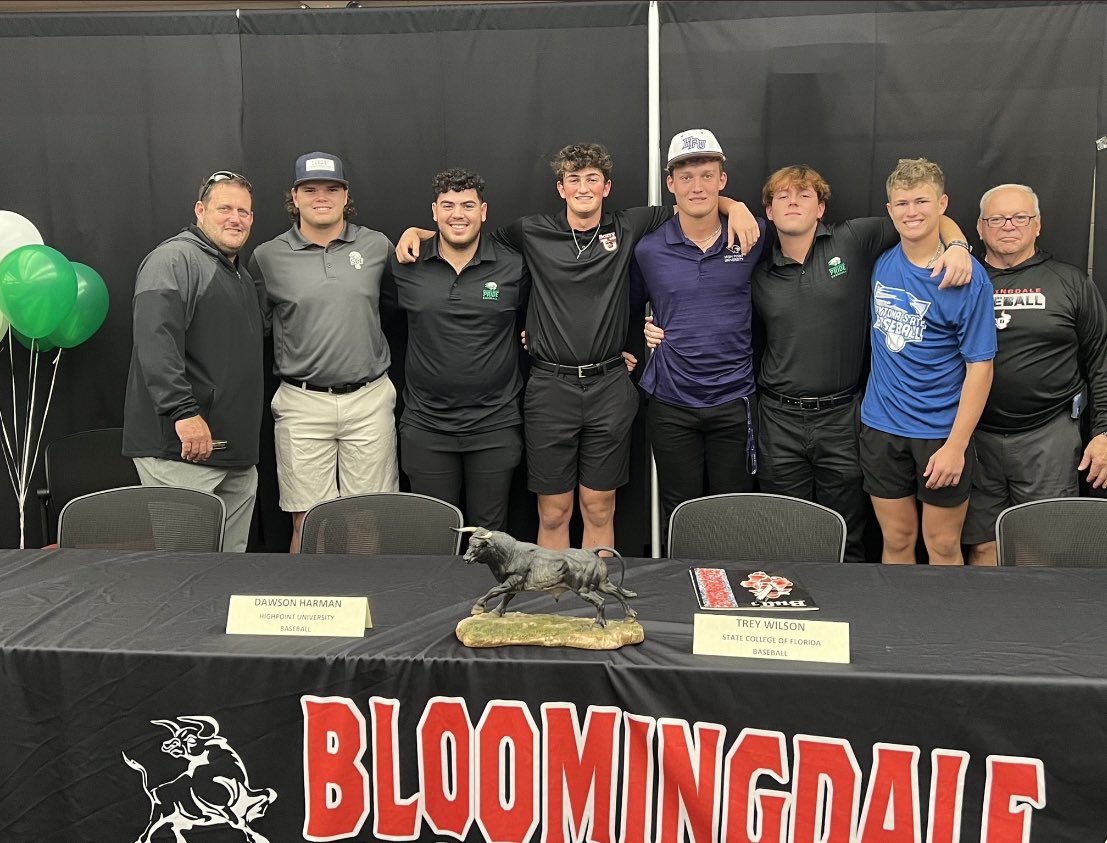 Bdalebullsbase1's tweet photo. Congrats to @Twilly_24 @rjrossi50 @Tylerclinton_ @DawsonHarman @jacob_magadan @alex89799613 on signing their NLI’s. 🤘 https://t.co/9GaKipzdxk