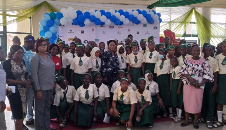 hrfngo's tweet photo. On 9th November,Hope Restored Foundation in collaboration with FARAS foundation sponsored the Excursion of Abesan senior high school students to Lagos Trade fair held at TBS

Field trip is an effective teaching strategy that facilitates learning  outside the classroom
#fieldtrip https://t.co/kjdSg24IE7