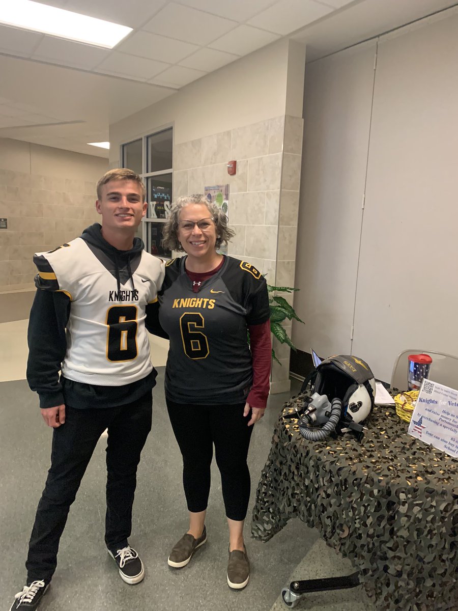 TeachlifeVB's tweet photo. Honored to serve as a mentor to this incredible young man @KellamHigh. Best of luck to our Football seniors and the rest of the team in the playoff game tonight. Go Knights! 💛🖤 https://t.co/fKUy0V8yN0