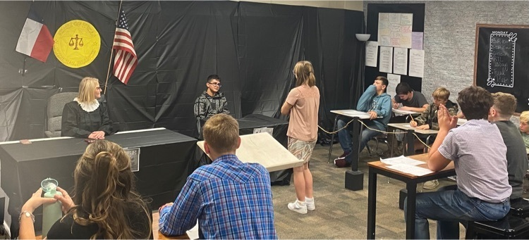 Mrs. Keith’s 8th grade English classes held a mock trial to determine the fate of the narrator in Edgar Allan Poe’s Tell-Tale Heart. This is learning and student engagement at an elevated level! Great job students! Thank you Mrs. Keith for always going above and beyond!