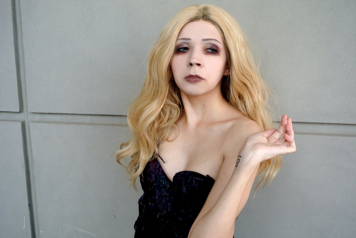 KadaverCosplay's tweet photo. Afternoon!

Dress inspired by @lie_chee 

#strangerthingscosplay #strangerthings4 #strangerthings #cosplay #cosplayer #costume #halloween #vecna #vecnacosplay #jamiecampbellbower #josephquinn #upsidedown #upsidegown #actor #actress #model #netflix #show #fandom #chrissycunningham https://t.co/AlpwFcrm1l