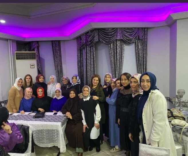 NurdanOzavc's tweet photo. Yönetim kurulu üyemiz Satiye Işık  hanımın kızı Zeynep’in kına merasimine geçmiş dönem il kordinatörümüz @EmineKoc34 Başkanımız ve teşkilatımız ile birlikte katılım sağladık.
Zeynep kızımıza  ömür boyu mutluluklar diliyorum . https://t.co/bnr5fFwtu7