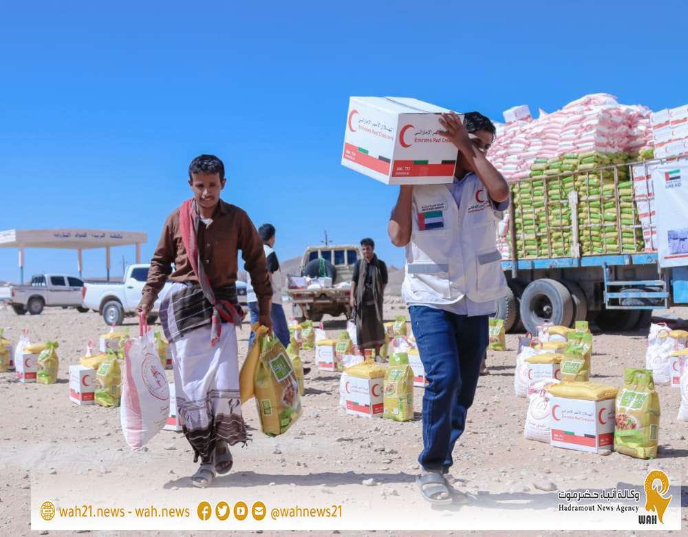 #الإمارات_العربية_المتحدة ممثله ب #الهلال_الاحمر_الإماراتي تيسر القوافل الغذائيه الى جميع المناطق المحرره دون توقف .
#انا_جنوبي_واحب_عيال_زايد