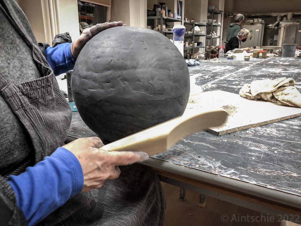 Aintschie's tweet photo. Das ist kein Mond, das ist eine Raumstation. #Todesstern #claylife https://t.co/hoVXRvWZCy