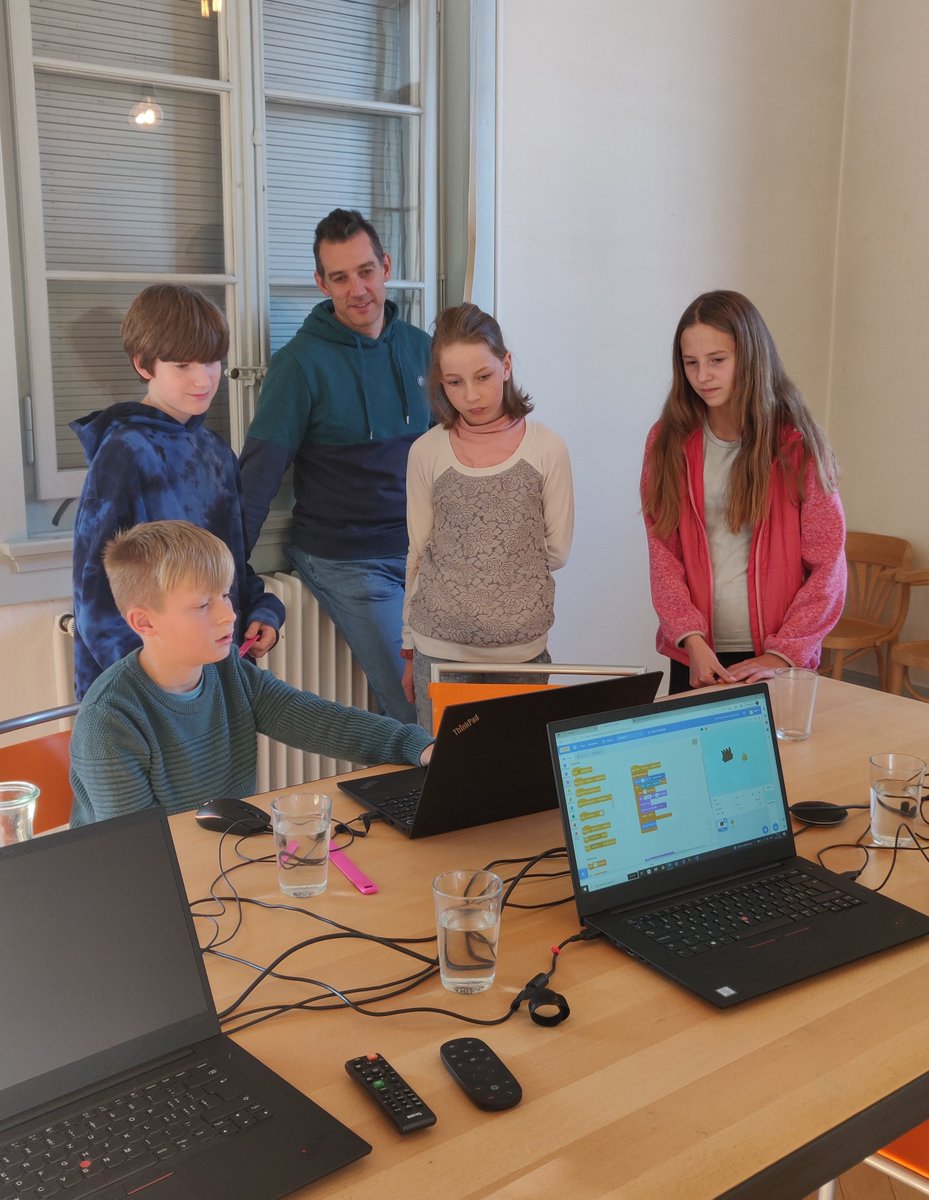 SoulcodeAgency's tweet image. You know it&apos;s 2022 when you welcome kids for the #Zukunftstag and they are all familiar with the visual programming language #Scratch.

We had fun from Scratch to a custom built PC and 🍕 in-between! 🎉 😁