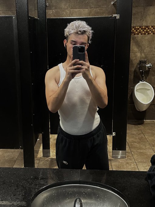 Watch Jose Carlos Guillen's leaked NSFW photo on TwXstars