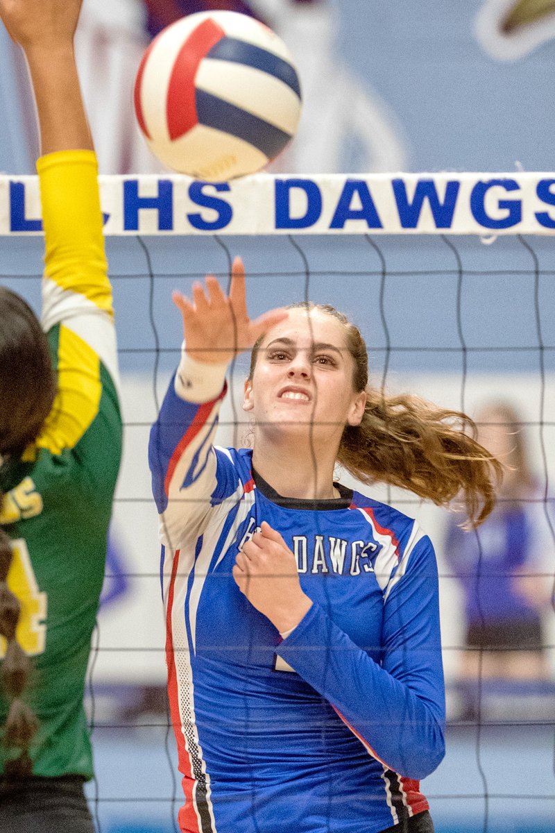 SIGNED | 𝗔𝗹𝗲𝘅𝗶𝘀 𝗠𝗮𝘀𝘀𝗲𝘆

Coach Greene: "As a setter, Alexis is an all-around athlete with amazing attention to detail. She is able to set her hitters in all situations as well as see the court and attack at a very high level as she can take over matches."

#ShakasUp