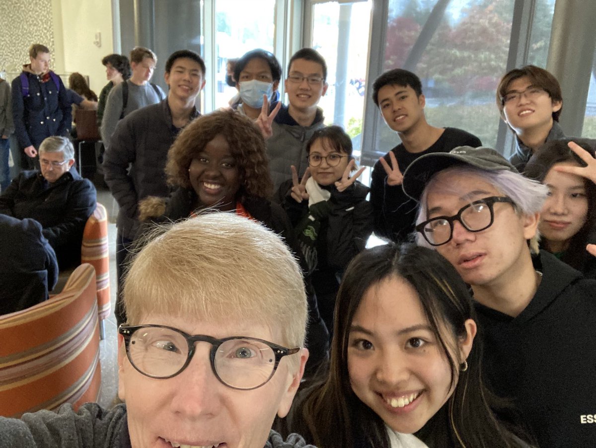 GRCPresJohnson's tweet image. Must be pizza with the president time at GRC!!
#GreenRiverCollege
#GoGators!