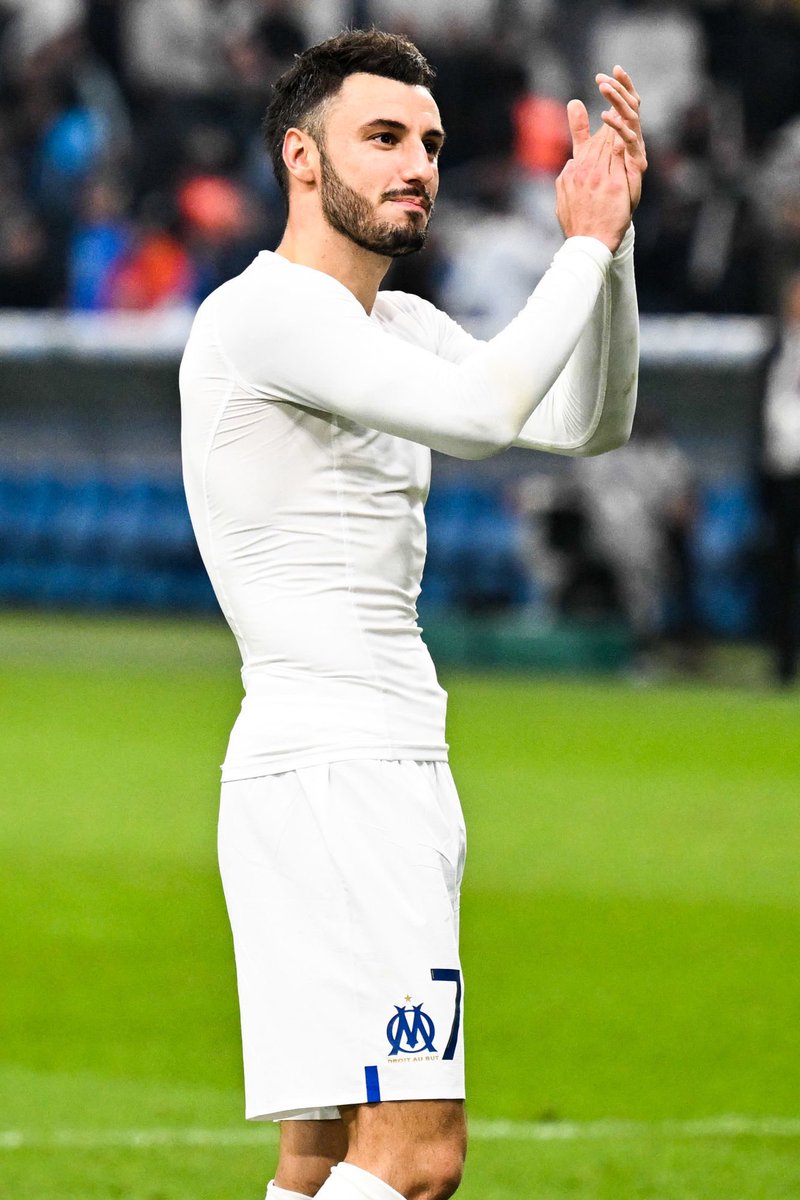 ActuFoot_'s tweet image. Jonathan Clauss a très mal vécu sa non-sélection pour le Mondial. 

Personne ne l’a appelé en amont pour le prévenir. 

Un reportage était même prévu à ses côtés au moment de l’officialisation de la liste. Reportage qui a été annulé le matin même. 

(@RMCsport)