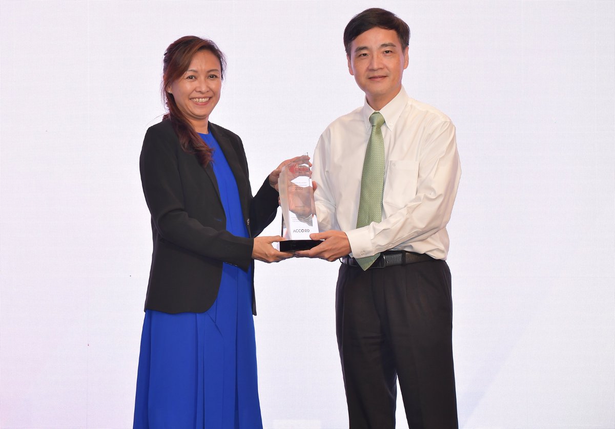 Ng_Eng_Hen's tweet image. Singapore is fortunate that we have strong support for Total Defence from individuals and corporations. I congratulated 170 recipients on their Total Defence Awards. Their commitment and life examples ensure Singapore’s continued stability and progress.

#WeAreTotalDefence