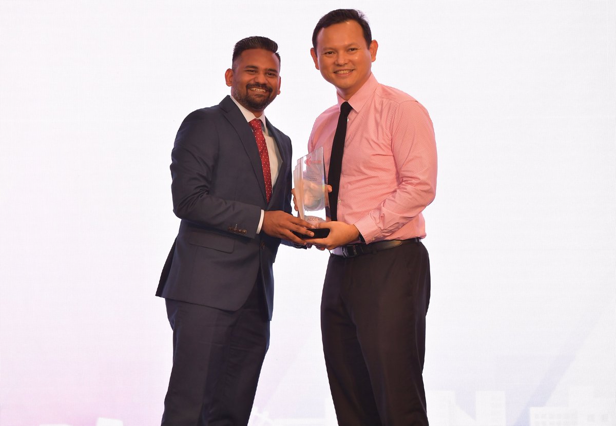 Ng_Eng_Hen's tweet image. Singapore is fortunate that we have strong support for Total Defence from individuals and corporations. I congratulated 170 recipients on their Total Defence Awards. Their commitment and life examples ensure Singapore’s continued stability and progress.

#WeAreTotalDefence