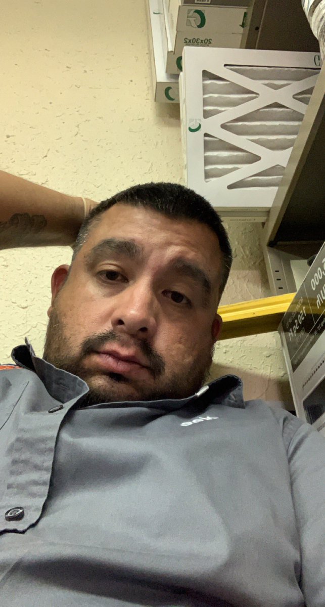 NoeVasquezJr4's tweet photo. #slowdayatwork https://t.co/XlLiRkA4sq