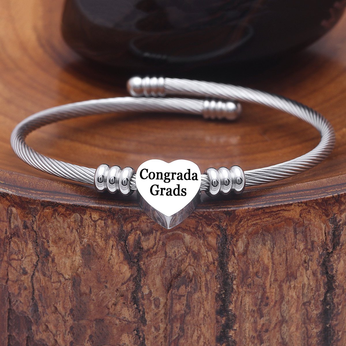 mybuzz_live's tweet photo. Solid Stainless Steel Heart Cable Initial Bracelet - Letters A-Z Italy Made https://t.co/qiOEpFOcq9 https://t.co/TdnoeA3ouk