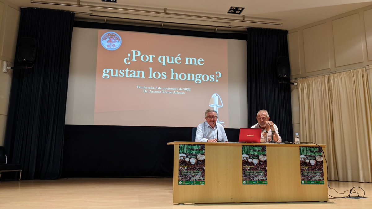 Cantharellus1's tweet photo. En estas XXVII Jornadas Micológicas del #Bierzo hemos disfrutado de grandes ponencias, como las impartidas por Arsenio Terrón Alfonso, profesor @unileon y director @E_menos_co2, y por Paloma Martínez Fernández, de @Cantharellus1, sobre el mundo de los hongos https://t.co/a850nvSbR1