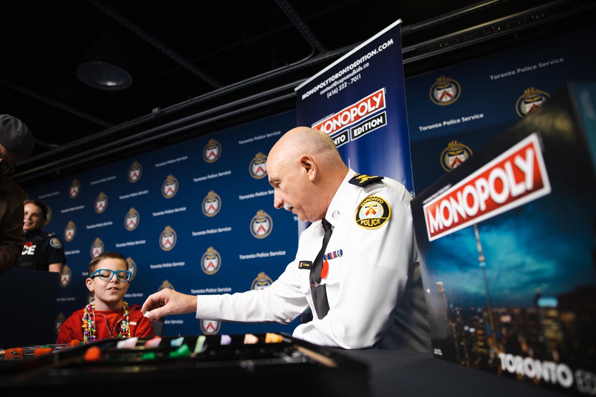 tpspix's tweet image. Help local charities Pass GO and Collect on new Monopoly: Toronto Edition, which celebrates our city's attractions and supports local organizations making  a difference like @COPSandKIDSca 
tps.ca/media-centre/s…