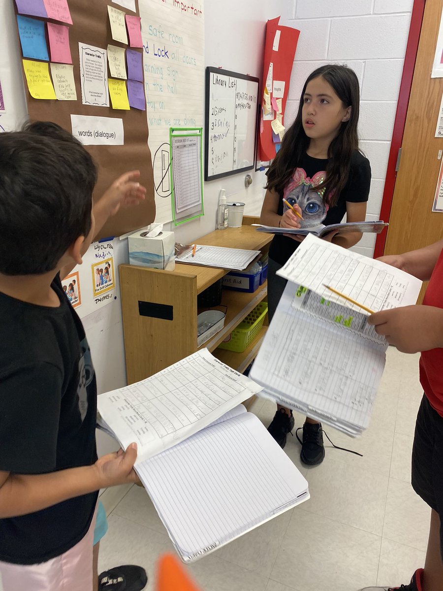 LauraCueva10's tweet photo. A BIG Shout Out to our amazing 4th grade teacher Ms. Azucena Rosales who weekly gets her students to participate in gallery walks!! Students have learned to dialogue with a purpose or how one student put it, “when you’re talking  in a group and stay on the topic” https://t.co/YitV2p8dgH