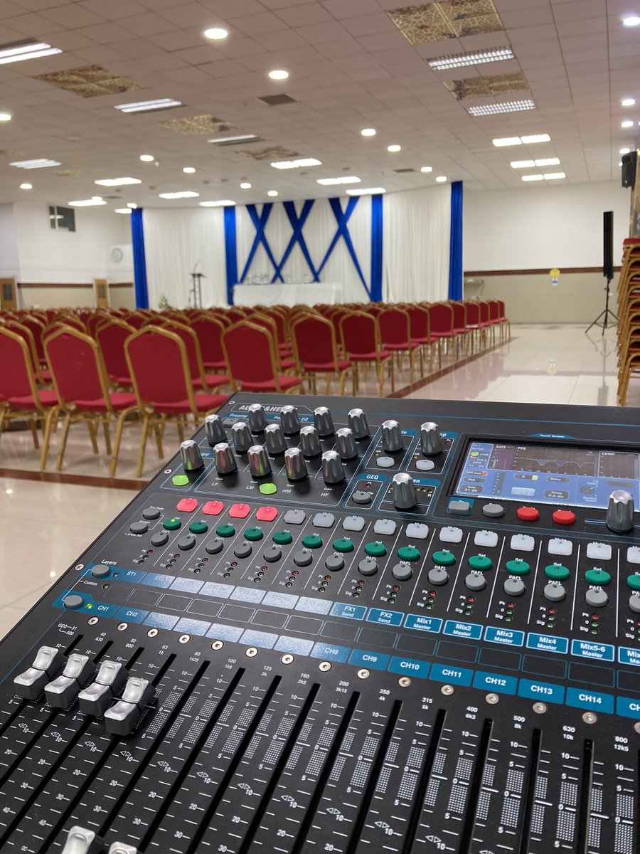 LowFoldAudio's tweet photo. Tonight’s view here in Bolton.  It’ll soon be full … https://t.co/0up3anmBEk
