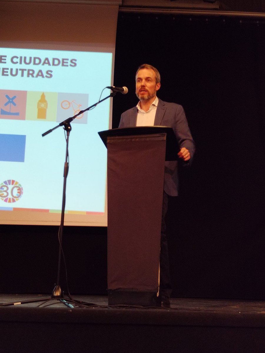 itdupm's tweet photo. .@julumbreras y @SantiagoSauraCs están presentando ahora la Misión Europea de ciudades climáticamente neutras. 
@ClimateKIC @La_UPM @MADRID 
#MadridDeepDemonstration #EUmissions #MissionCities https://t.co/n6nrTjwPJr