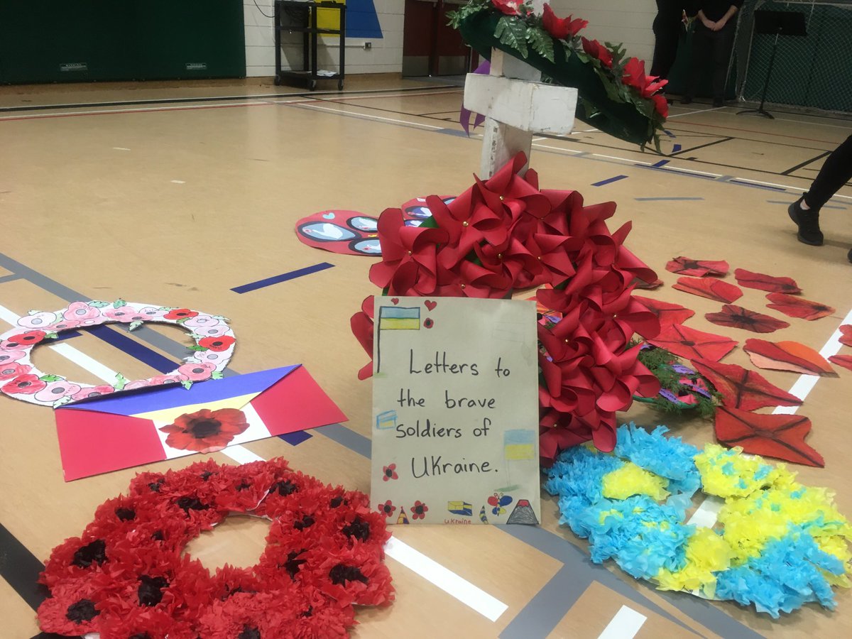 Remembrance Day ⁦<a href="/RalphBrownWSD/">RalphBrownSchoolWSD</a>⁩. Our students wrote letters to Ukrainian soldiers ❤️⁦