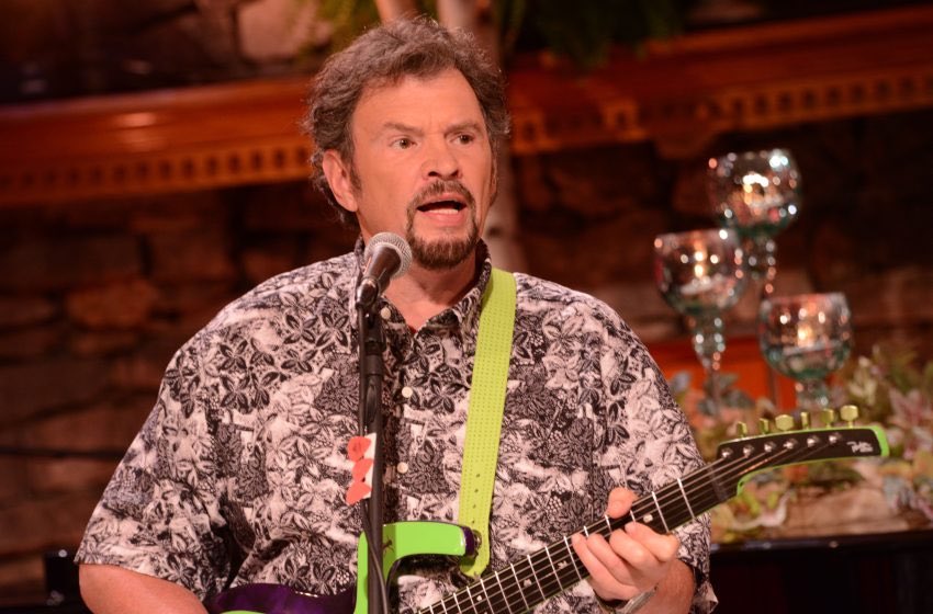 Junctionites's tweet photo. From “Mountain Music” to “Reckless,” “Dixieland Delight” and “If You’re Gonna Play in Texas” — with grew up on @TheAlabamaBand and it’s a damn shame to hear of the passing of the great #JeffCook https://t.co/NND8KkSLxt