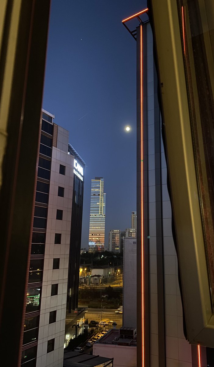 has_a_nova's tweet photo. This 2 M’s  are my fav ones 😍 
#mars and #moon https://t.co/a4qvy6hBoE