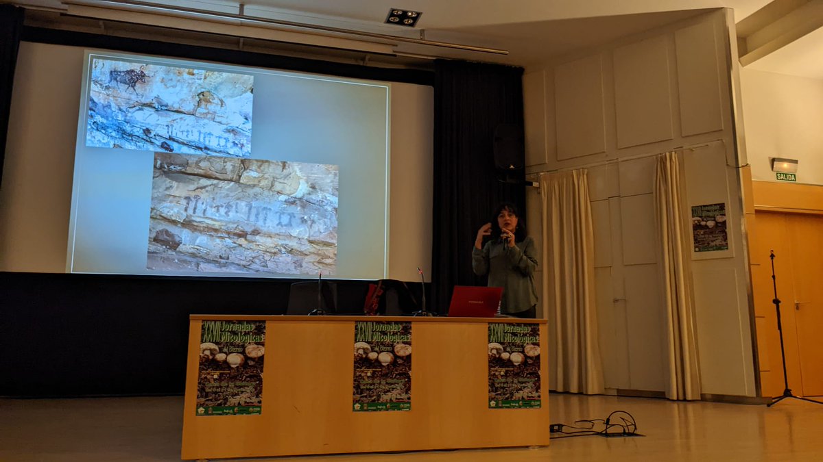 Cantharellus1's tweet photo. En estas XXVII Jornadas Micológicas del #Bierzo hemos disfrutado de grandes ponencias, como las impartidas por Arsenio Terrón Alfonso, profesor @unileon y director @E_menos_co2, y por Paloma Martínez Fernández, de @Cantharellus1, sobre el mundo de los hongos https://t.co/a850nvSbR1