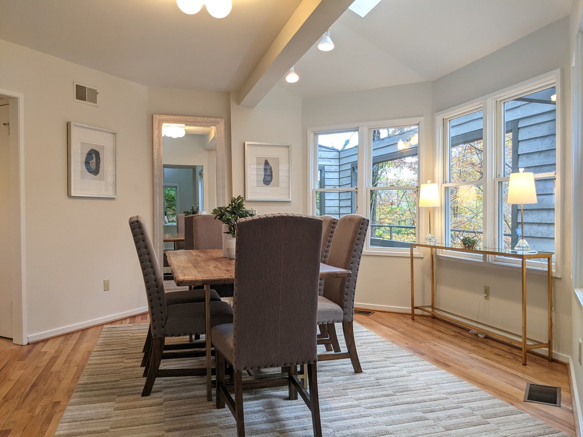 StagedInterior's tweet image. At the heart of DC this house feels like a world apart 🍂

#homestaging #stagedinterior #homestaging #staging #stagedtosellhome #stagedesign #homestagingva