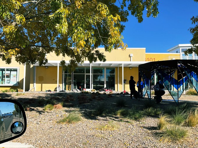 My new neighborhood in #Albuquerque #NewMexico @happyhippiefdn https://t.co/1akTPGH1uM<a href="/tag/albuquerque"class="tags">#Albuquerque</a><a href="/tag/newmexico"class="tags">#NewMexico</a>