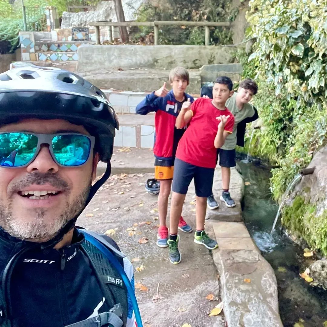 IES_Andreu's tweet photo. Continuem amb les eixides en bici. Som molt afortunats de viure envoltats de paratges preciosos i boscos magnífics (també de trobar algun ramat durant la nostra excursió en bicicleta).
#SegellVidaSaludable
#PEAFS #CEPAFE https://t.co/wKyVO11HKm