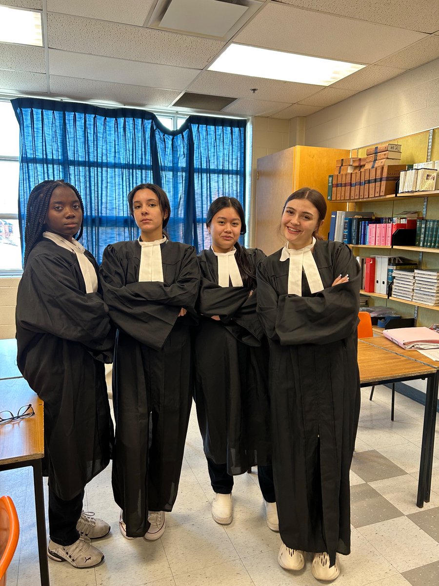 Emilyloveslaw's tweet photo. Duh duh 👩⚖️
@CathedralHSLaw
#ItWasHer #Justice4MusikBox #ThatsMyLawyer https://t.co/vAKytpHHDj