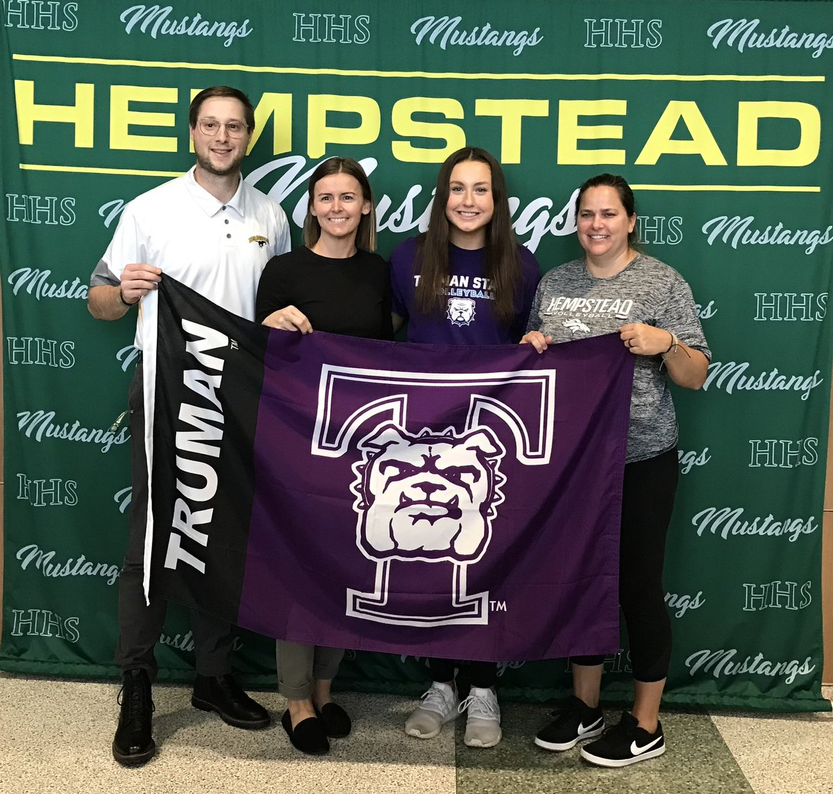 HempsteadVBall's tweet photo. Congrats @DanielleKurth13 on signing yesterday with @TrumanState! We are so proud of you! 🏐💜 https://t.co/pFBnNJudCn