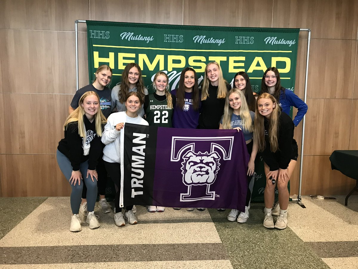 HempsteadVBall's tweet photo. Congrats @DanielleKurth13 on signing yesterday with @TrumanState! We are so proud of you! 🏐💜 https://t.co/pFBnNJudCn