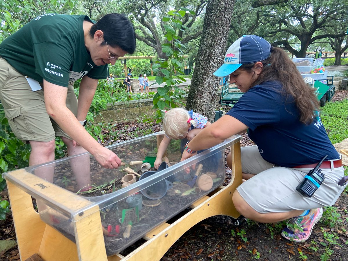 houstonzoo's tweet photo. 👏 Let's give a round of applause to all Zoo &amp; Aquarium educators! It’s the 50th anniversary of the International Day of Zoo and Aquarium Educators. (1/2)
#izeday #ize50years #izeducators #izegoldenanniversary #zooaquariumeducator https://t.co/ey1do6gj39