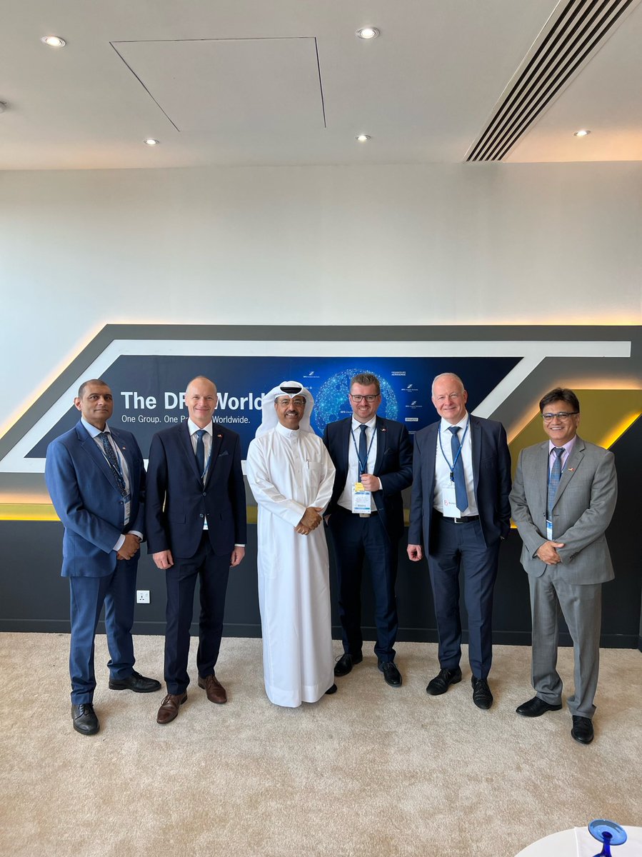 Day 2 at @BahAirshow ✈️🇧🇭 It was an honour to have the Minister of Transport and Telecommunications, His Excellency Mohammed Thamer Al-Kaabi at our chalet 7. Together we discussed how joint efforts can further strengthen the ATM sector in Bahrain.