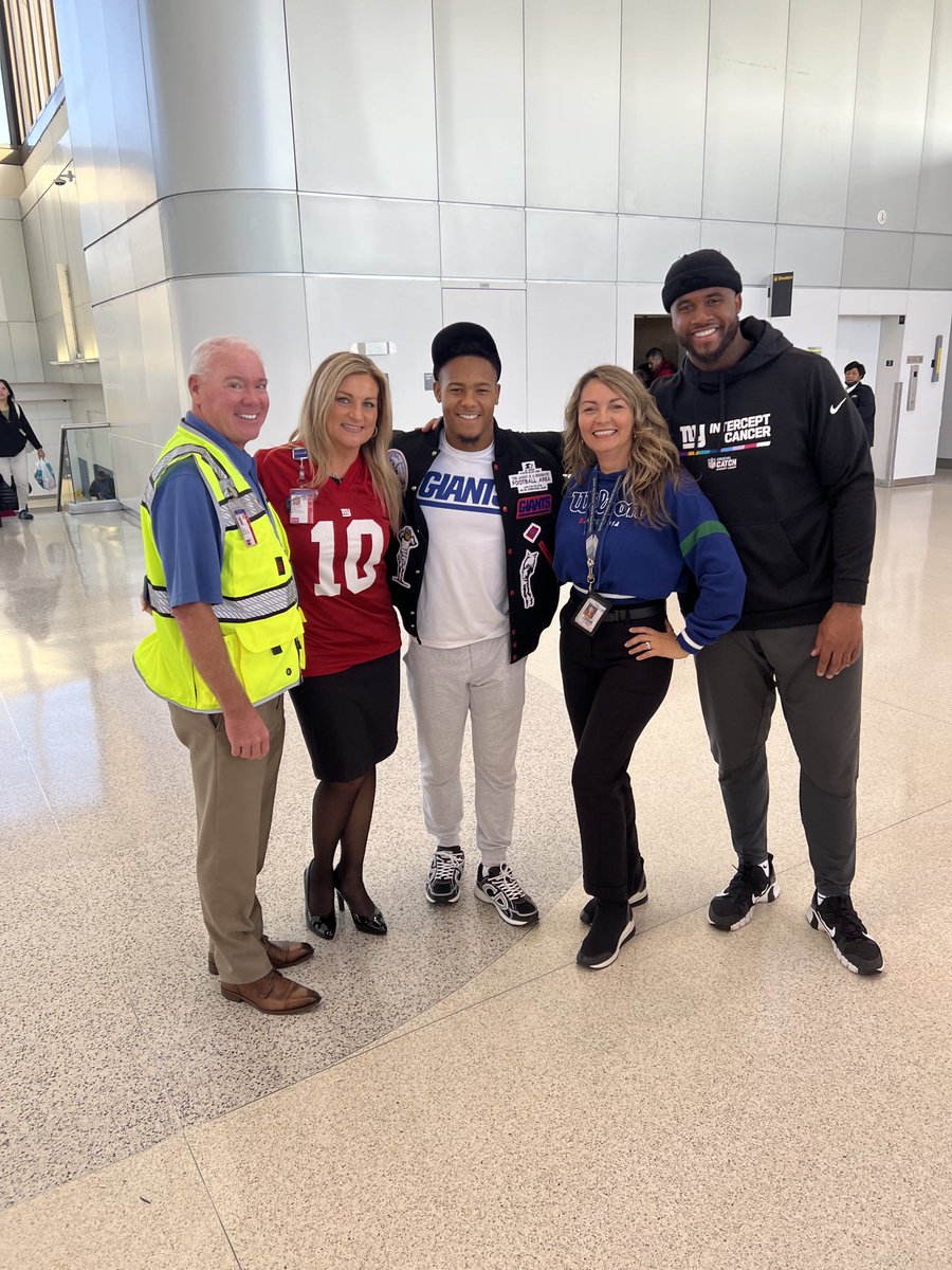 Giants Day in EWR with Wan’Dale Robinson and Jihad Ward!🏈United with Big Blue! ⁦@Jordan_Bykowsky⁩ ⁦@rodney20148⁩ ⁦@csarkari⁩ ⁦@PaolaKmiotek⁩